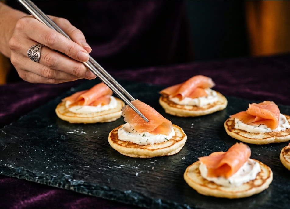 Should smoked salmon be served hot or cold?